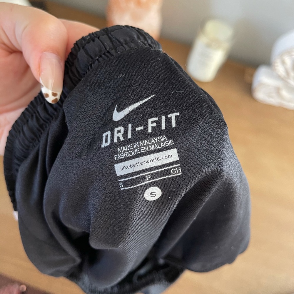 Nike Dri-fit loose shorts - Picture 3 of 3